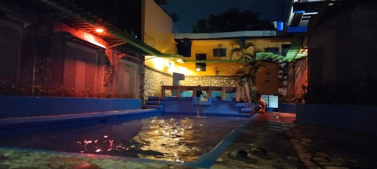 2 Hotel Saleh Анхелес Екстериор снимка