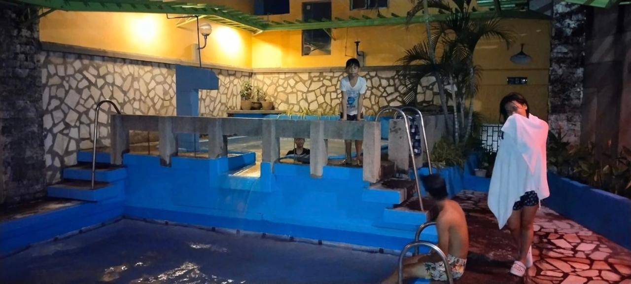 2 Hotel Saleh Анхелес Екстериор снимка