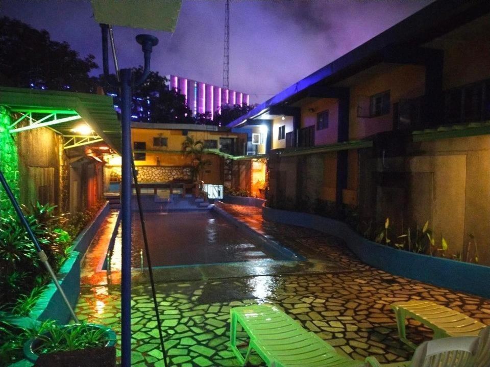 2 Hotel Saleh Анхелес Екстериор снимка