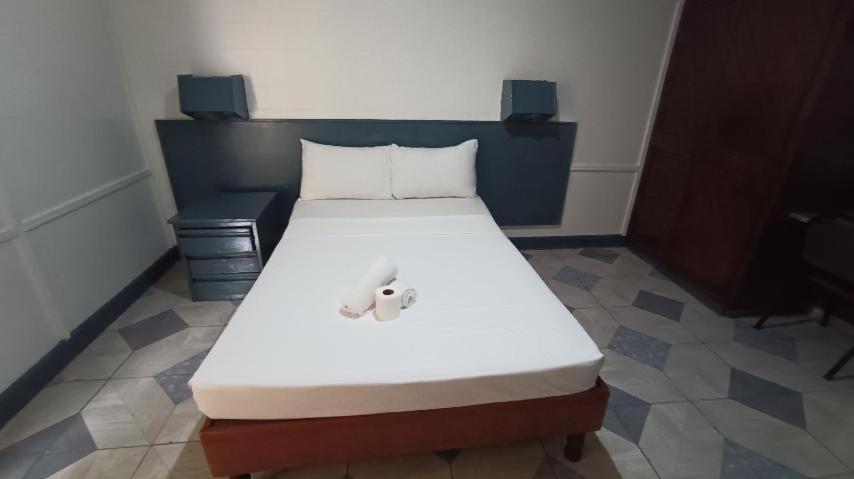 2 Hotel Saleh Анхелес Екстериор снимка