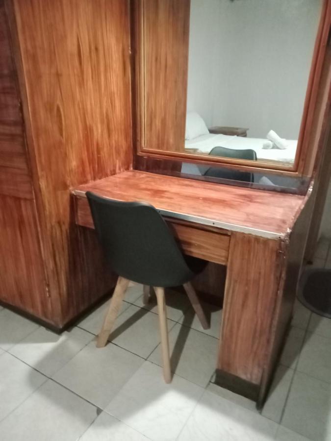 2 Hotel Saleh Анхелес Екстериор снимка