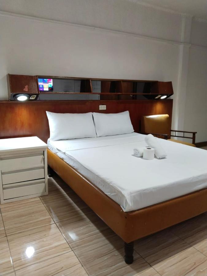 2 Hotel Saleh Анхелес Екстериор снимка